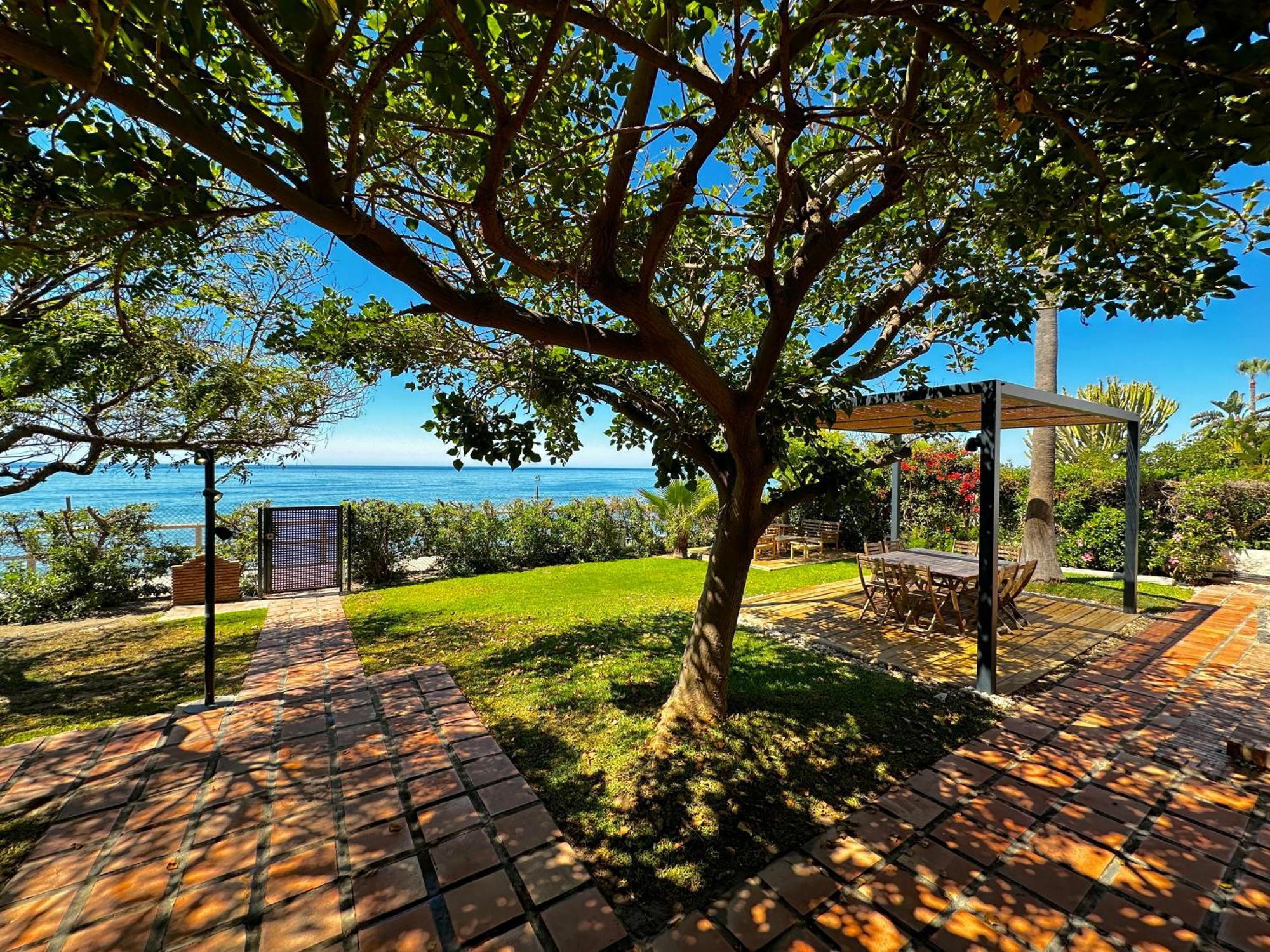 Villa Alboran Beachfront 9Pax トレ・デ・ベナガルボン エクステリア 写真