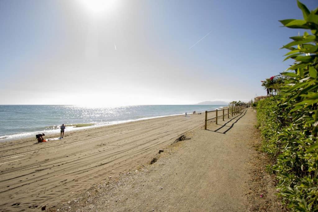 Villa Alboran Beachfront 9Pax トレ・デ・ベナガルボン エクステリア 写真